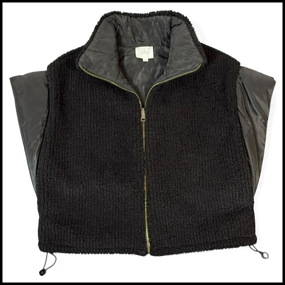 We Are SUNDAYS Black RHEA Vest Women M Reversible Sherpa Quilted Crop Minimalist